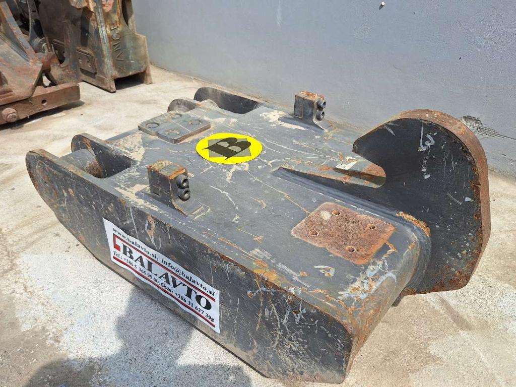 S3 for 38-43 ton excavators Attachment plate Photo 3