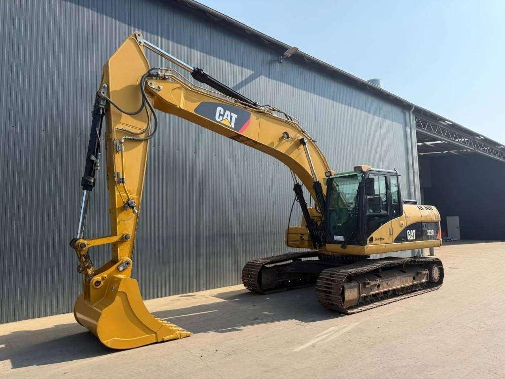 Caterpillar 323D L Photo 1