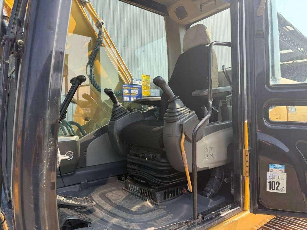 Caterpillar 323D L Photo 25