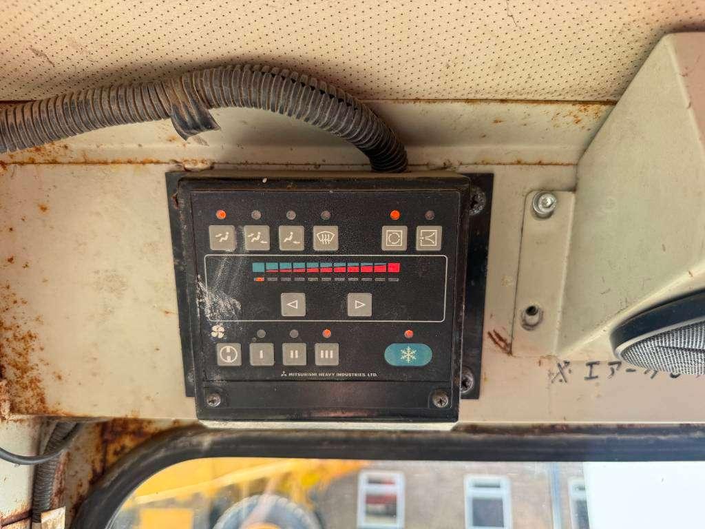 Mitsubishi LD700 - Dutch Machine / Pressurised Cabin Photo 11