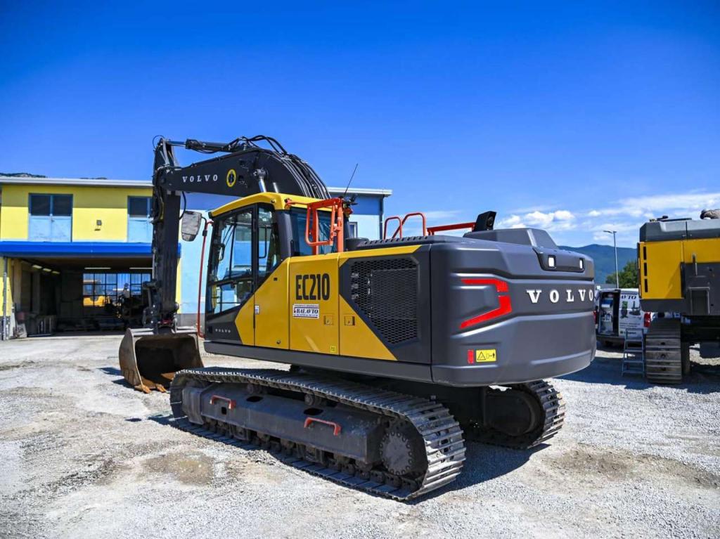 Volvo EC210FNL5 Photo 3