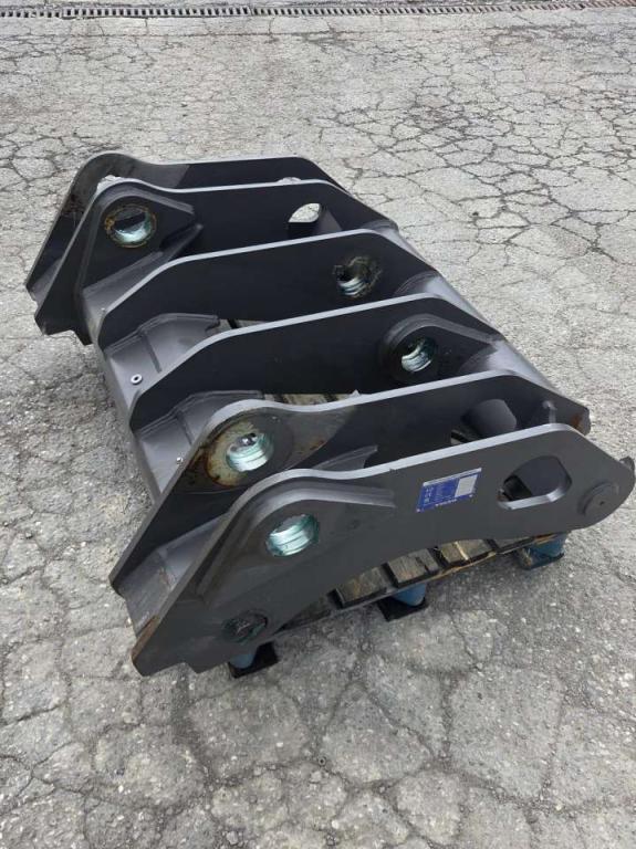 Volvo quick coupler for L150, L180 F, G, H, K Photo 2