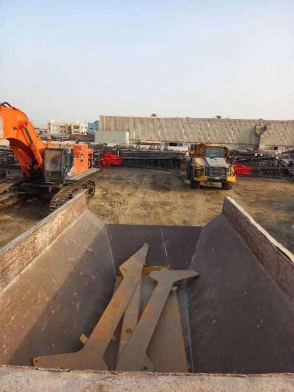 Komatsu HM400-3R (4 pcs available for sale in Abu Dhabi) Photo 20
