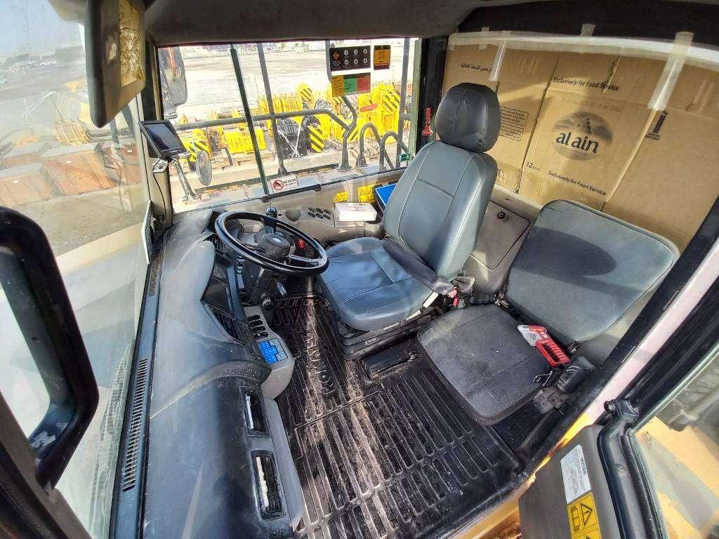 Komatsu HM400-3R (4 pcs available for sale in Abu Dhabi) Photo 21