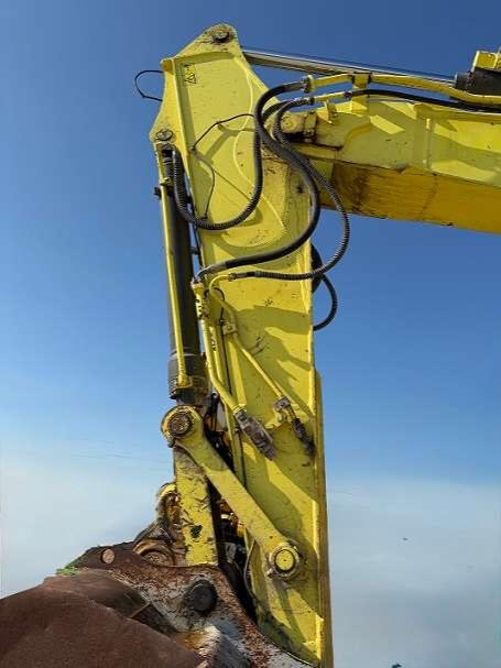 New Holland E245C Photo 12