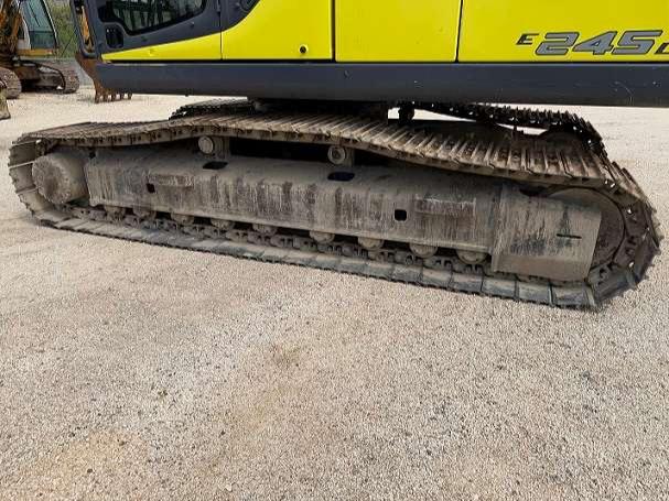 New Holland E245C Photo 14