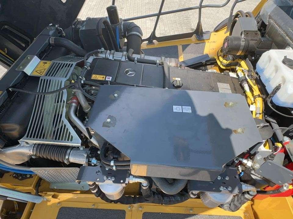 Bell B50E 6x6 Photo 12