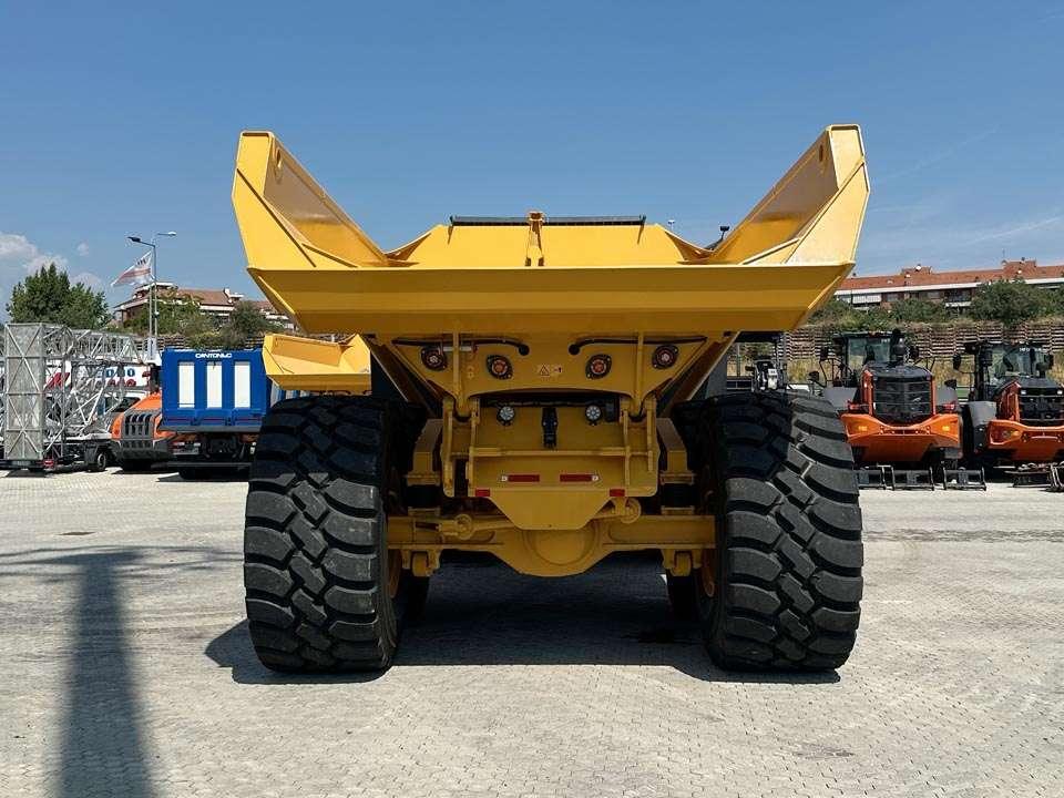 Bell B50E 6x6 Photo 23