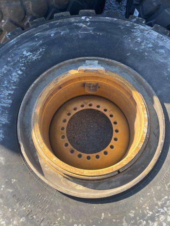 Caterpillar 966M/972M Photo 2