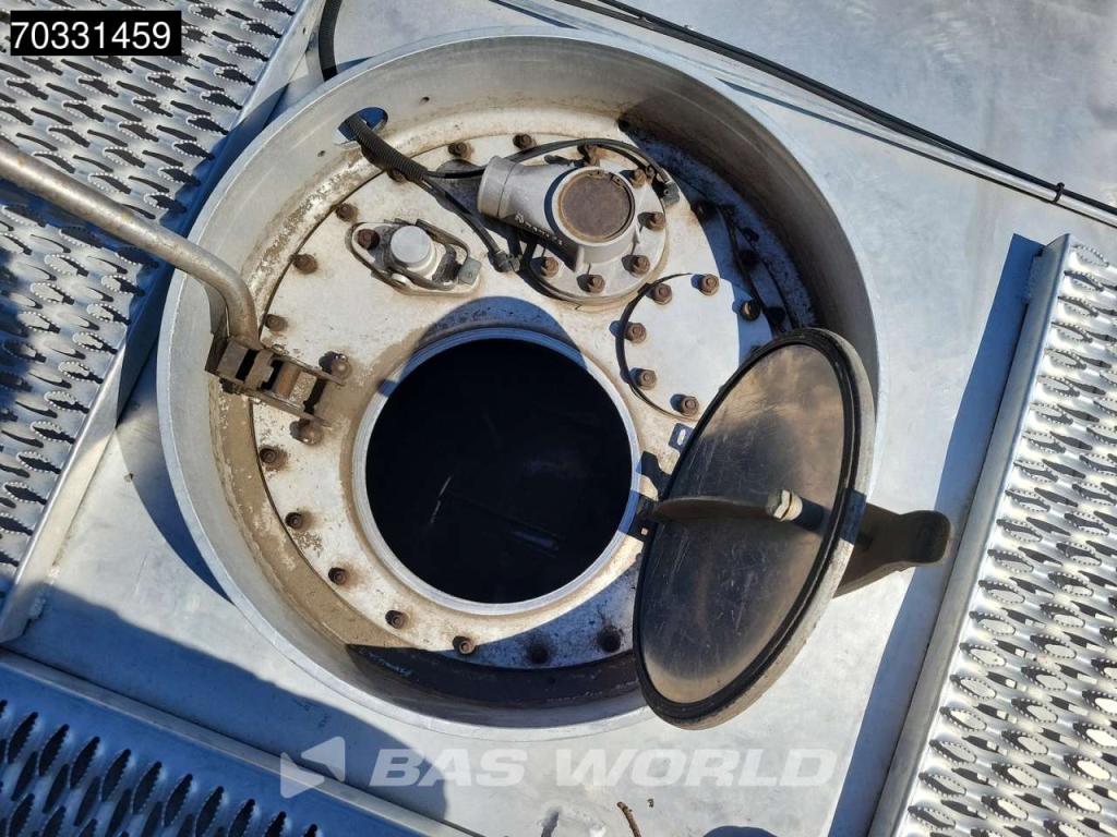 Mercedes-Benz Axor 1833 4X2 Tank Truck 3 Compartments Euro 5 Photo 13