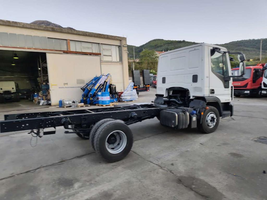 Iveco EUROCARGO 120-190L Photo 23