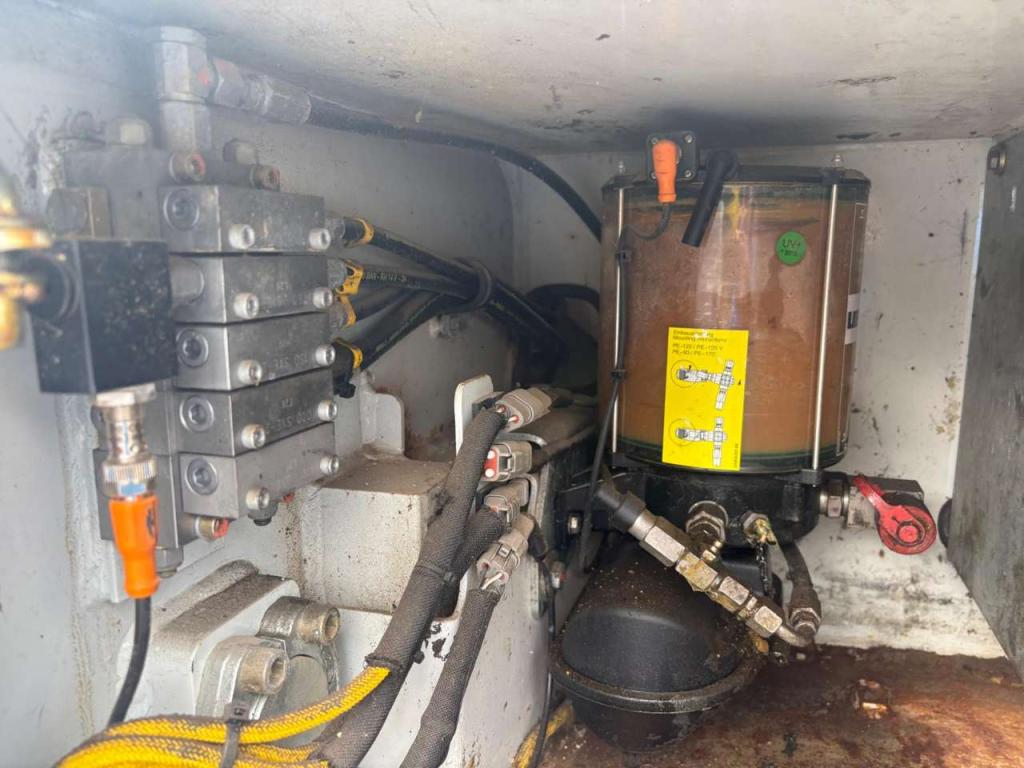 Liebherr R922 NLC LITRONIC Photo 5
