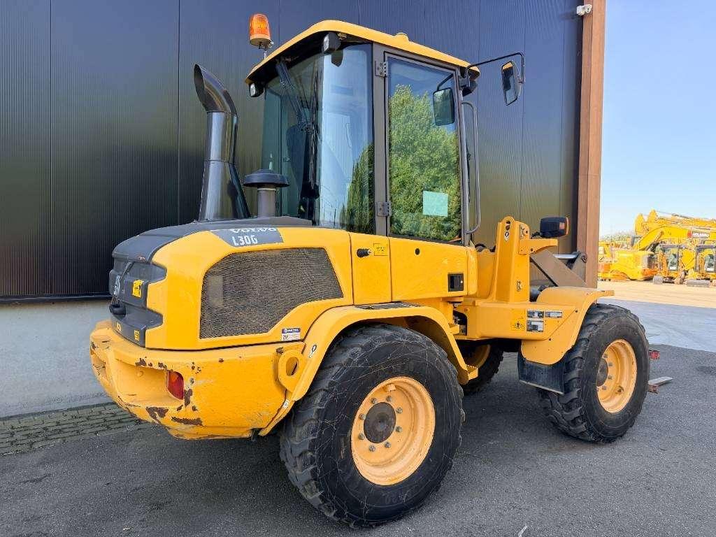 Volvo L30G Photo 2