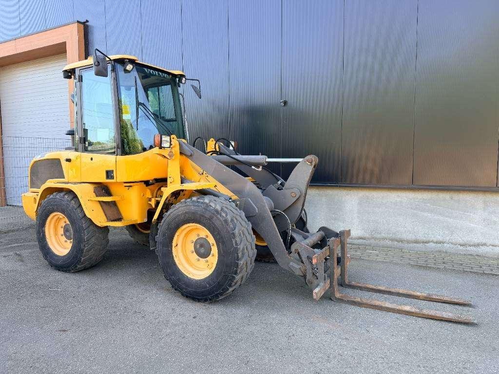 Volvo L30G Photo 3