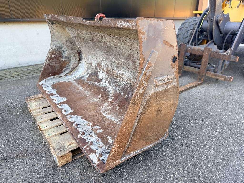 Volvo L30G Photo 7