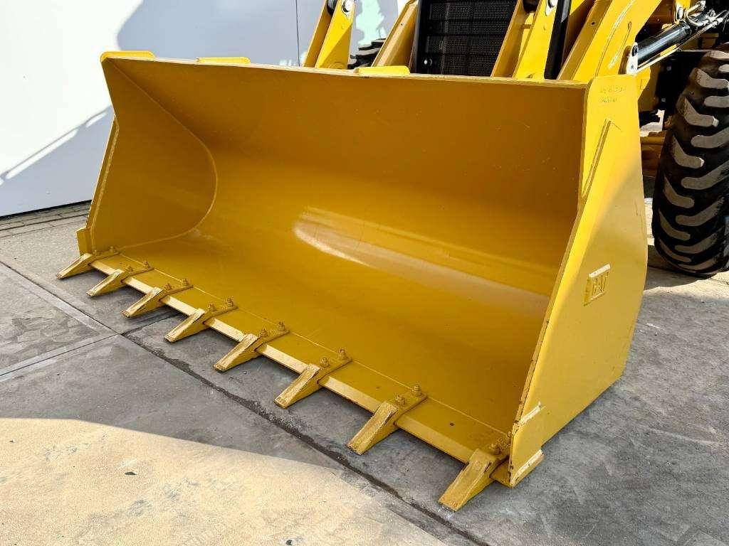 Caterpillar 424 4WD - Hammer Lines / Airco / Side Shift Photo 11