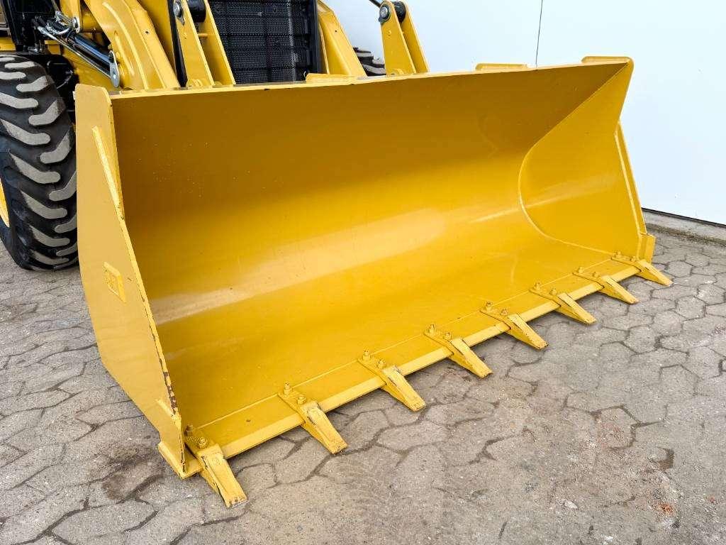 Caterpillar 424 4WD - Hammer Lines / Airco / Side Shift Photo 12