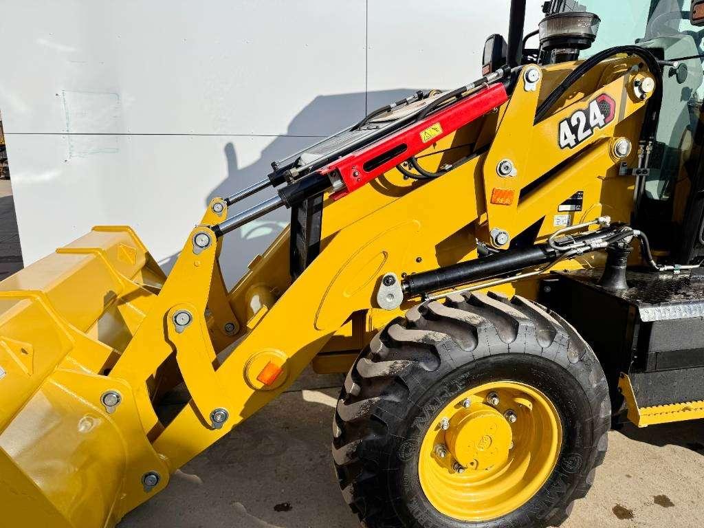 Caterpillar 424 4WD - Hammer Lines / Airco / Side Shift Photo 14