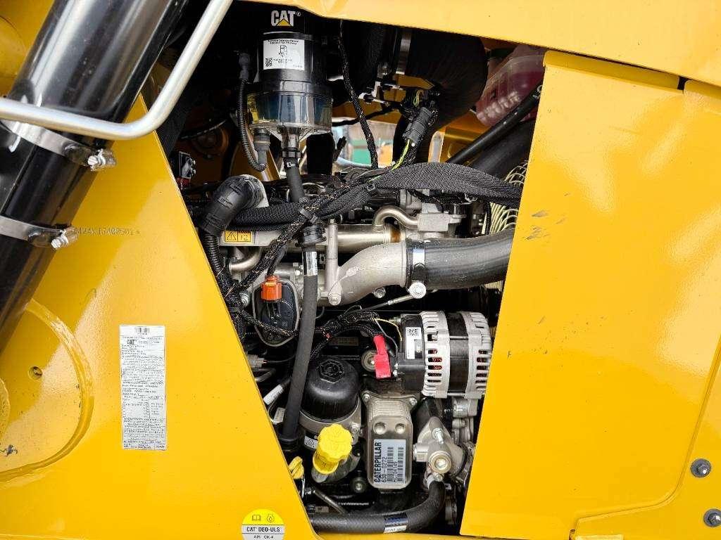 Caterpillar 424 4WD - Hammer Lines / Airco / Side Shift Photo 22
