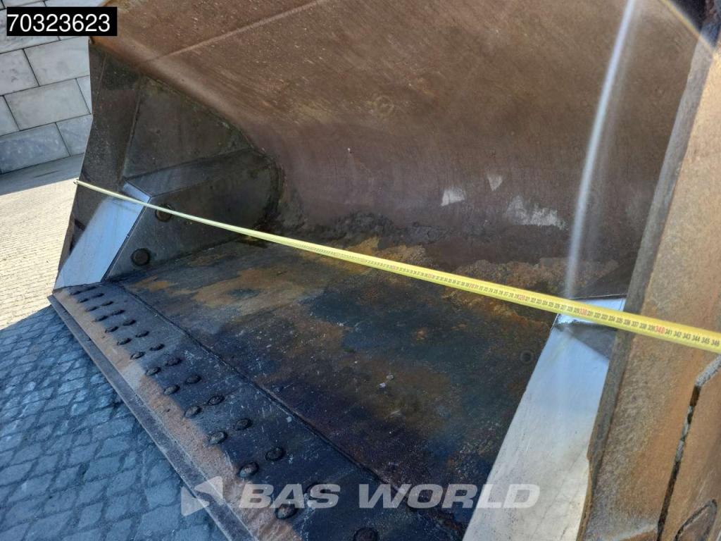 Hyundai HL980 High Tip Bucket Photo 24