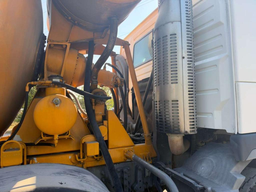 Volvo FM12 380 Photo 8