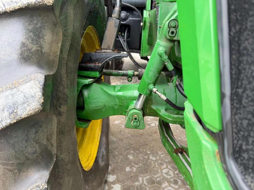 John Deere 7930 PowerQuad - Front PTO Photo 16