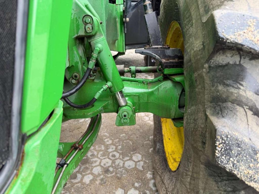 John Deere 7930 PowerQuad - Front PTO Photo 17