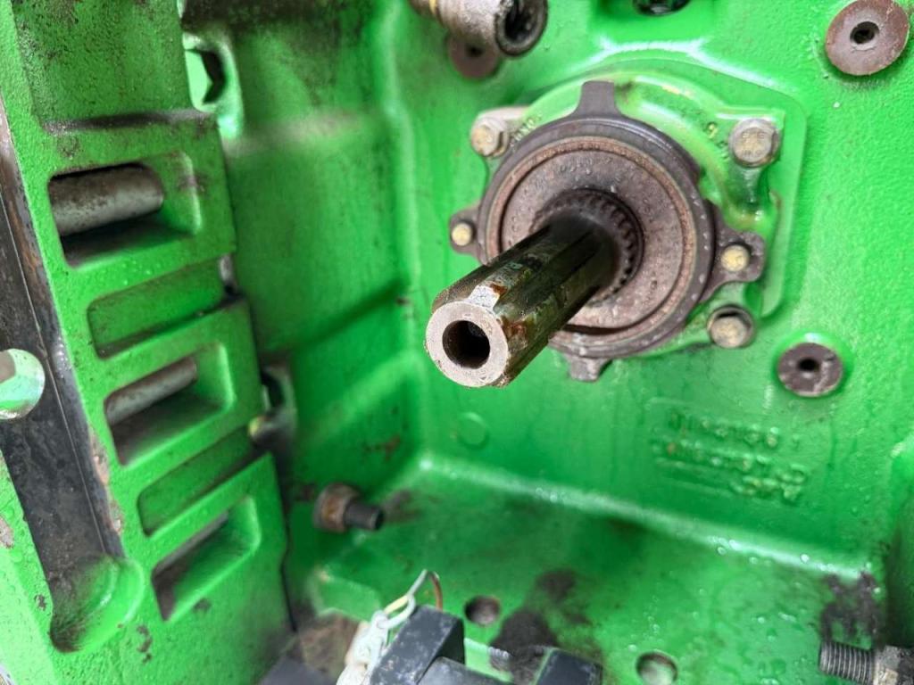 John Deere 7930 PowerQuad - Front PTO Photo 24