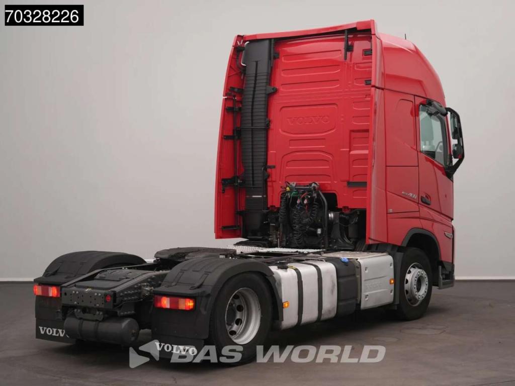 Volvo FH 460 4X2 XL 2x Tanks Navi ACC Photo 2