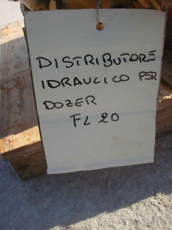 Distributeur hydraulique pour FIAT ALLIS - DOZER FL20 E FD20 Photo 2
