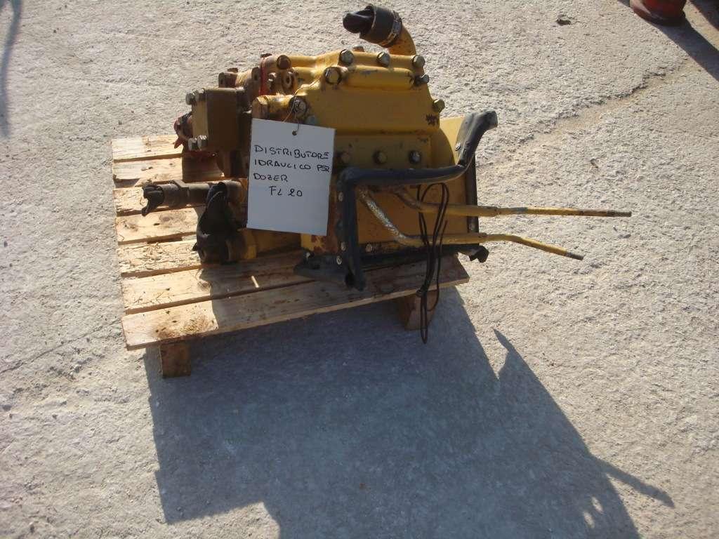 Distributeur hydraulique pour FIAT ALLIS - DOZER FL20 E FD20 Photo 3