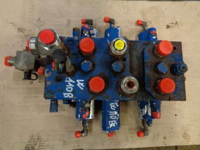 Distributeur hydraulique pour New Holland W 110 B en vente par PRV Ricambi Srl