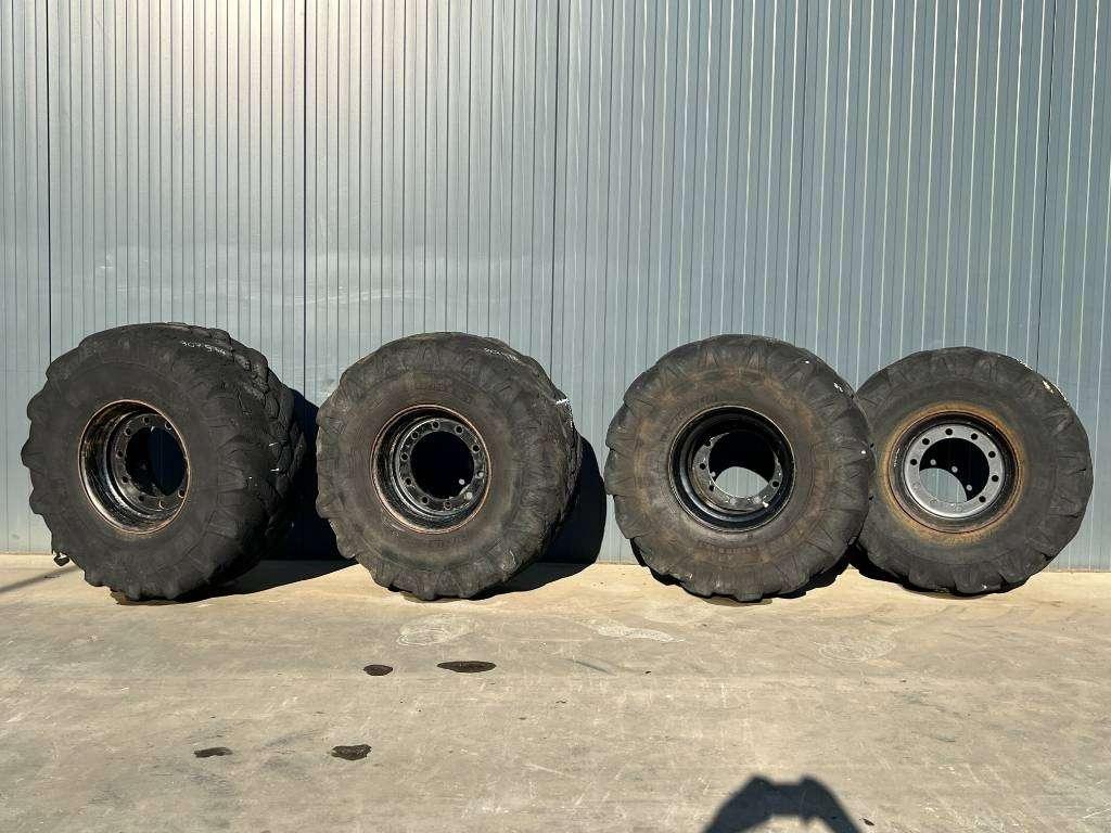 Pneu pour Michelin 445/70R19.5 incl. rim Photo 1