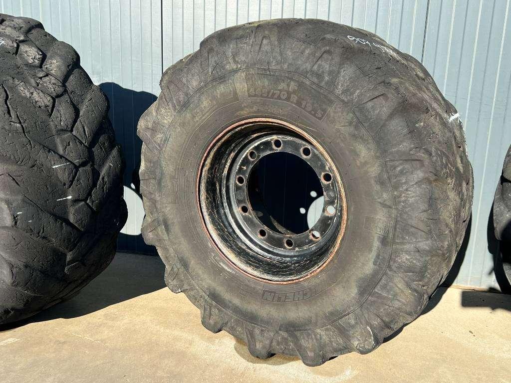 Pneu pour Michelin 445/70R19.5 incl. rim Photo 3