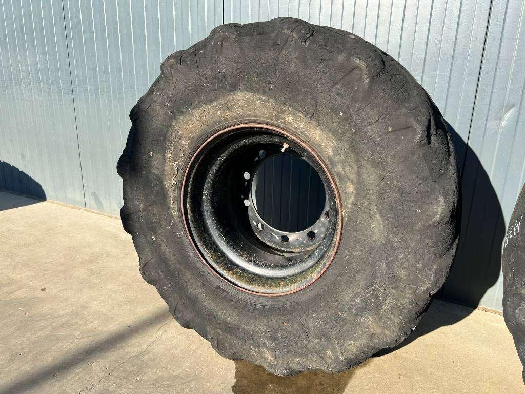 Pneu pour Michelin 445/70R19.5 incl. rim Photo 6