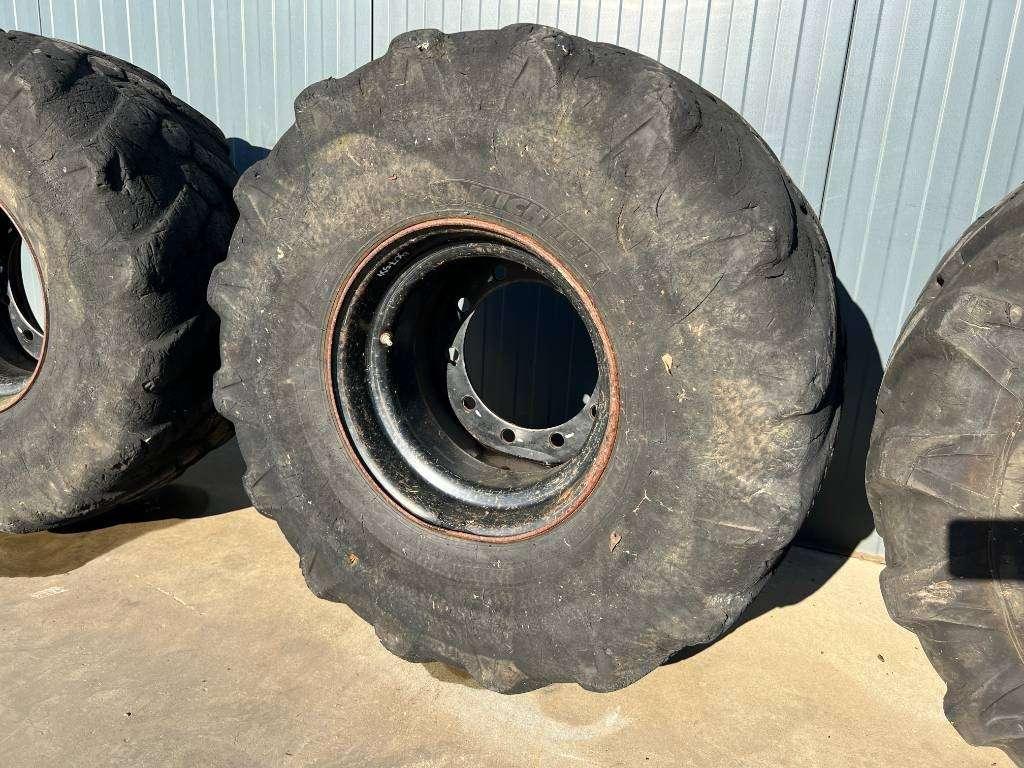 Pneu pour Michelin 445/70R19.5 incl. rim Photo 8