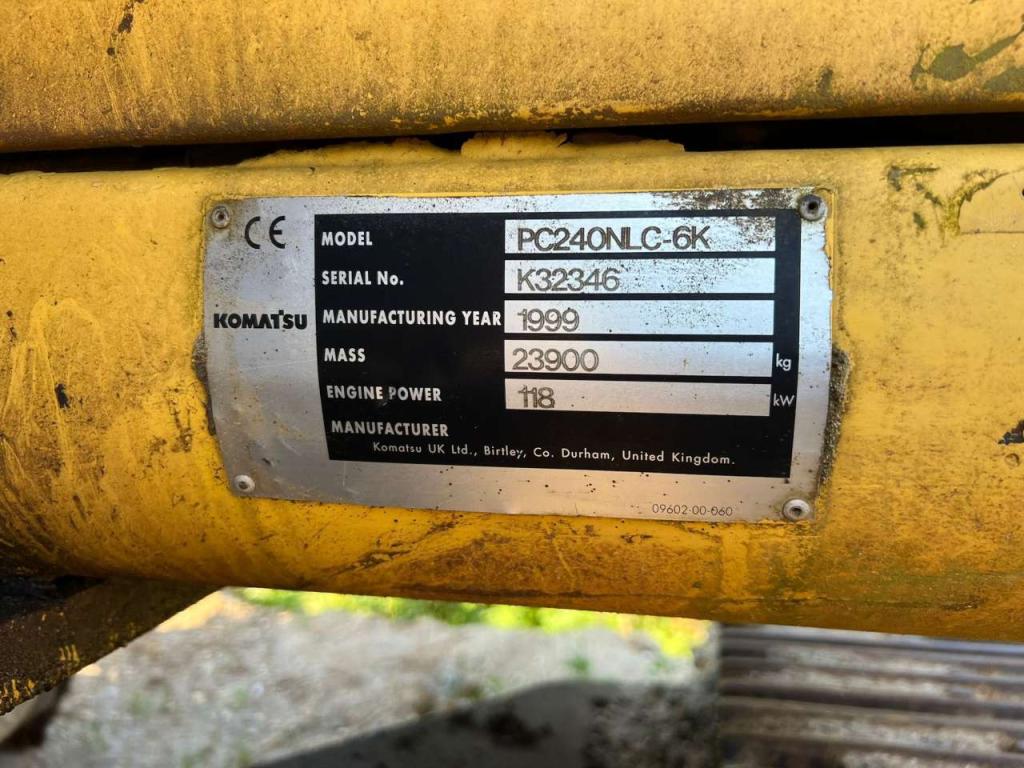 Komatsu PC240NLC-6K Photo 13