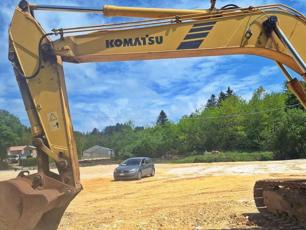 Komatsu PC240NLC-6K Photo 3