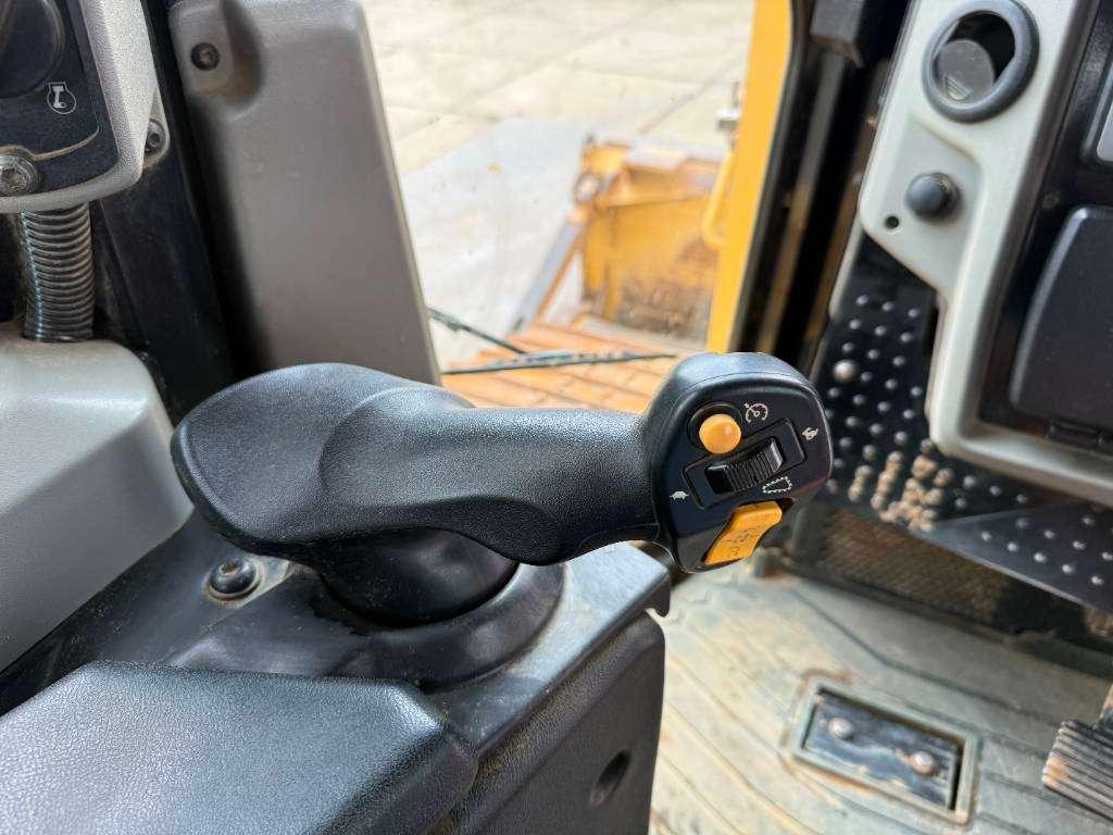 Caterpillar D6T LGP - German Machine / Ripper Valve Photo 10