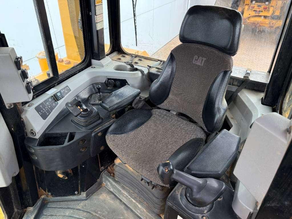 Caterpillar D6T LGP - German Machine / Ripper Valve Photo 8