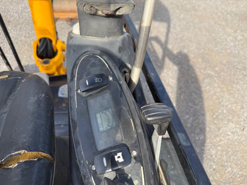 JCB 8018 Photo 6