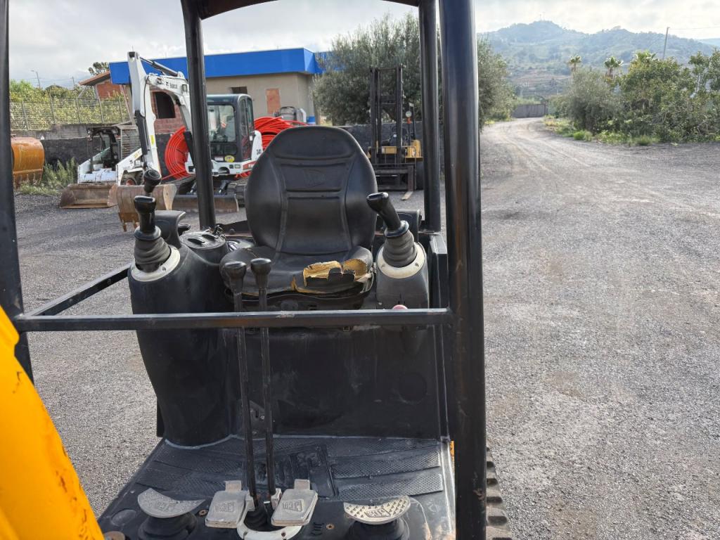 JCB 8018 Photo 8