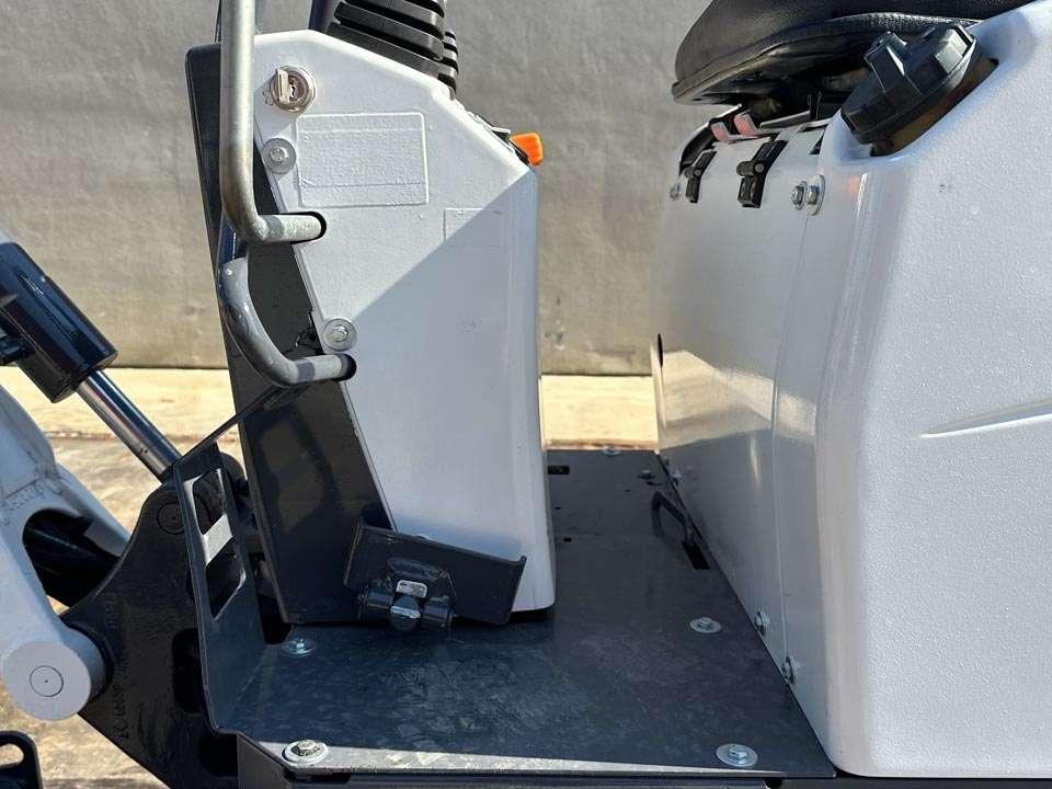 Bobcat E08 Photo 13