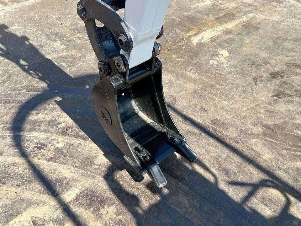 Bobcat E08 Photo 9