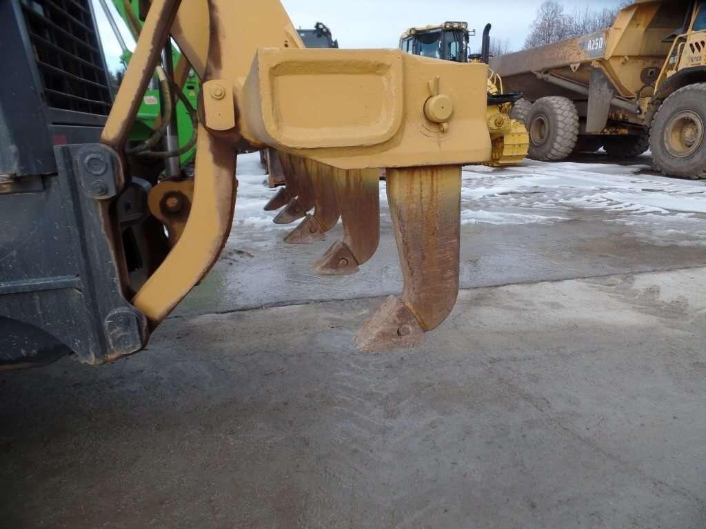 Komatsu GD675-5 Photo 4