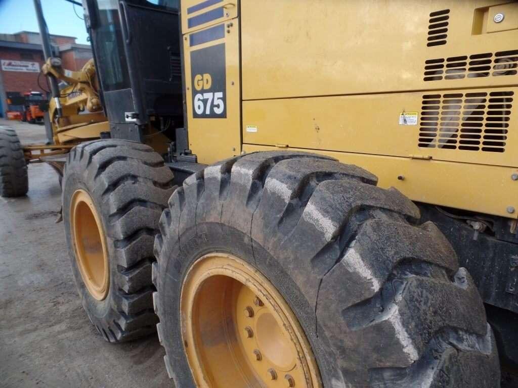 Komatsu GD675-5 Photo 5