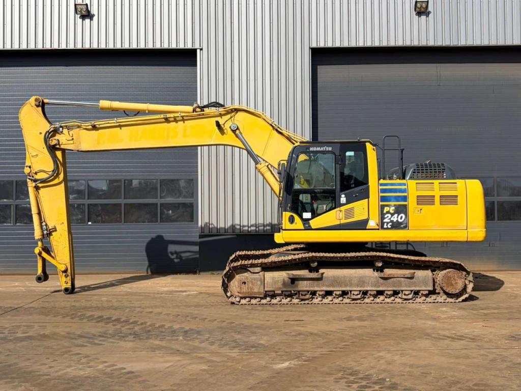Komatsu PC240 Photo 1