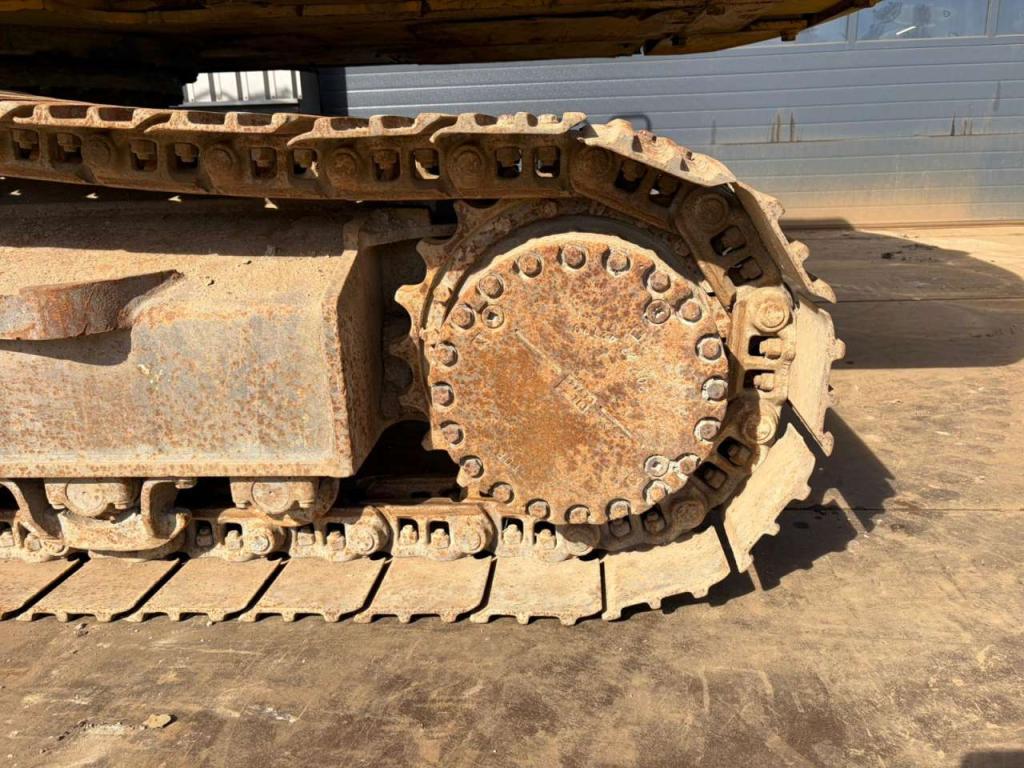 Komatsu PC240 Photo 11