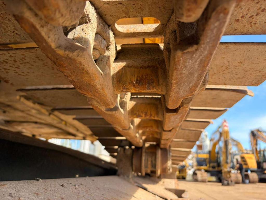 Komatsu PC240 Photo 13