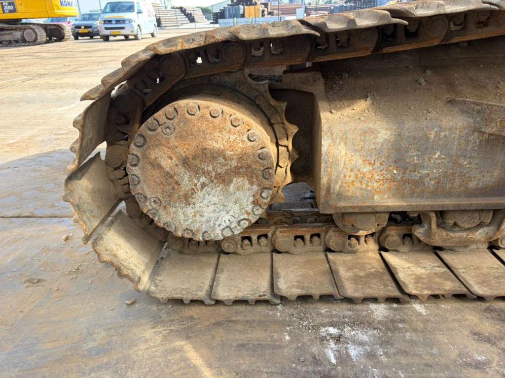 Komatsu PC240 Photo 14